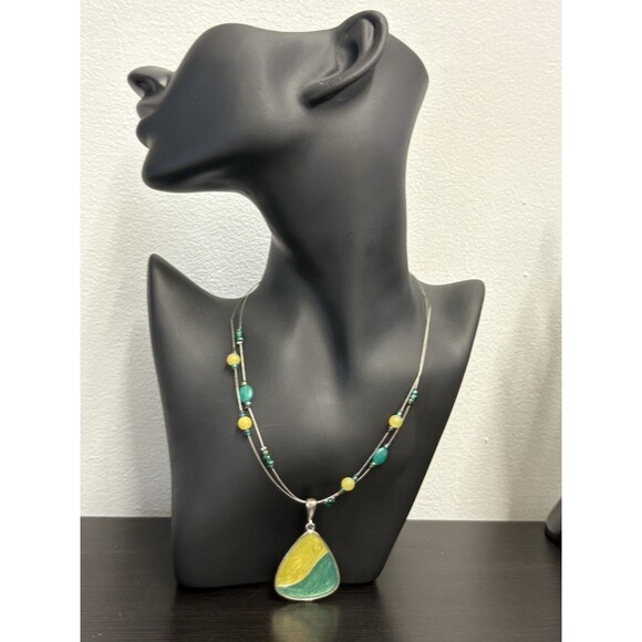 Vintage Green Yellow Enamel Pendant On Wire Necklace And Beads Adjustable - Picture 2 of 13